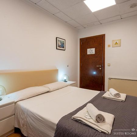 Pension MonaLisa Luxury Suites Valencia Bagian luar foto