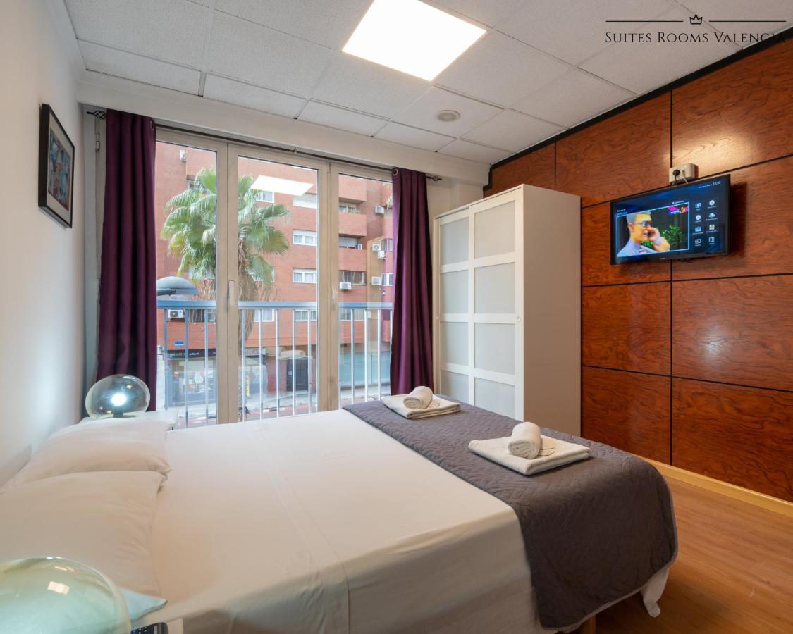 Pension MonaLisa Luxury Suites Valencia Bagian luar foto