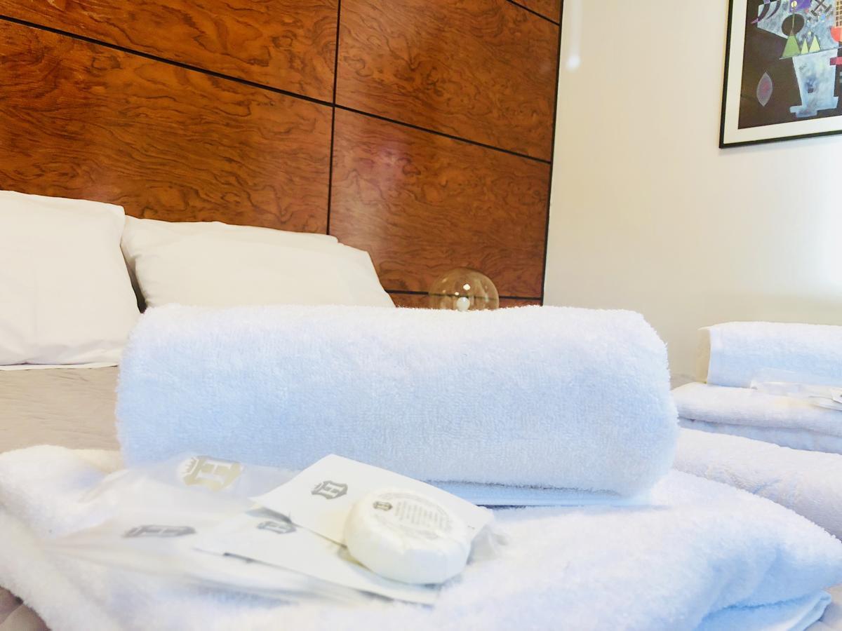 Pension MonaLisa Luxury Suites Valencia Bagian luar foto